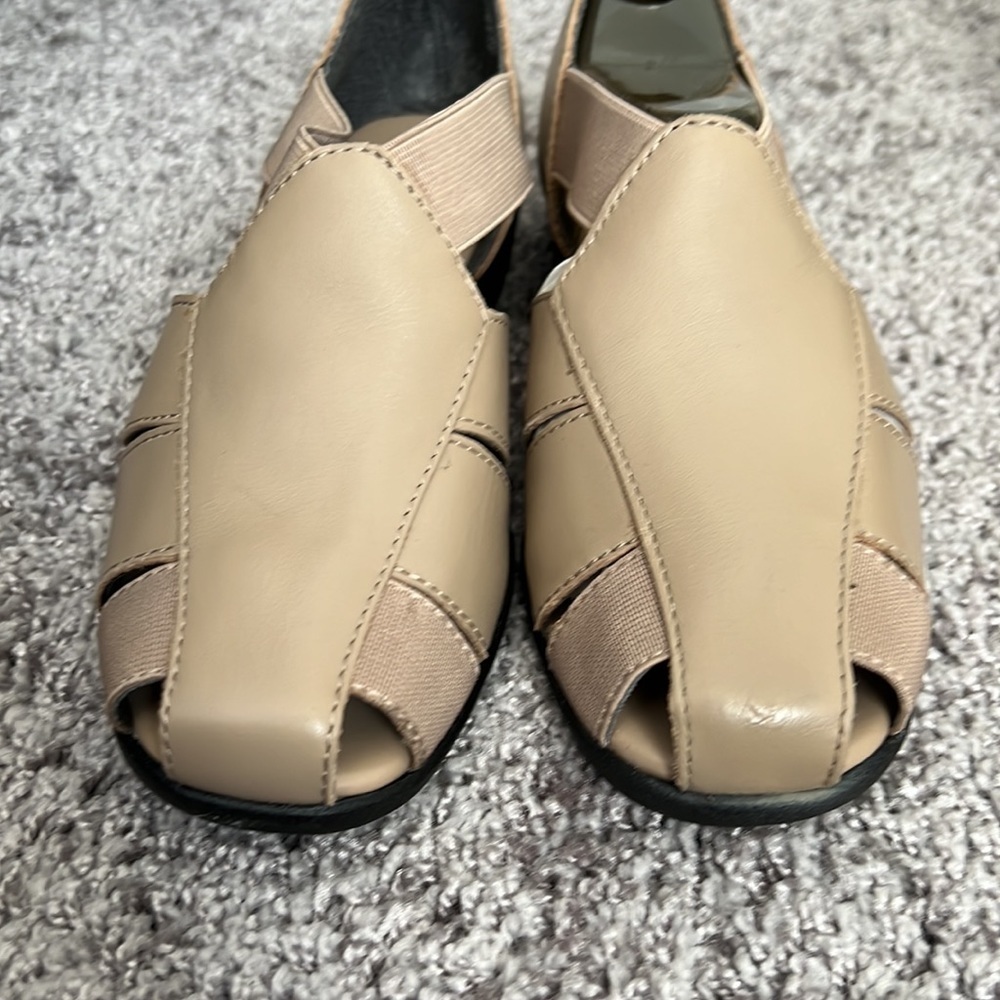 NEW in box Liz baker sandal - Picture 5 of 11